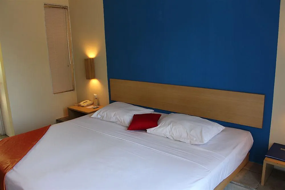 Oyo Flagship 760 Oasis Kuta Hotel Kuta  2*, Kuta (Bali)